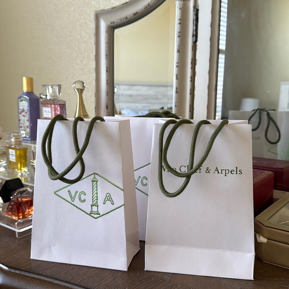 Van Cleef 3 shopping bags with Ribbon.